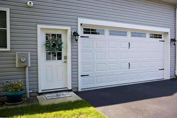 24/7 Emergency Garage Door Panel Replacement experts in Waimanalo, HI